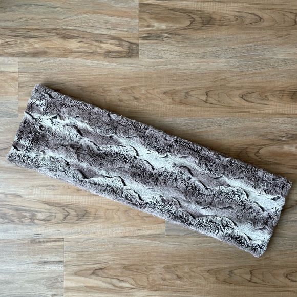 LOFT Faux Fur Infinity Scarf - Picture 11 of 17